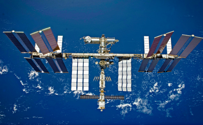 arrimage navette à l'ISS et photos de la Terre